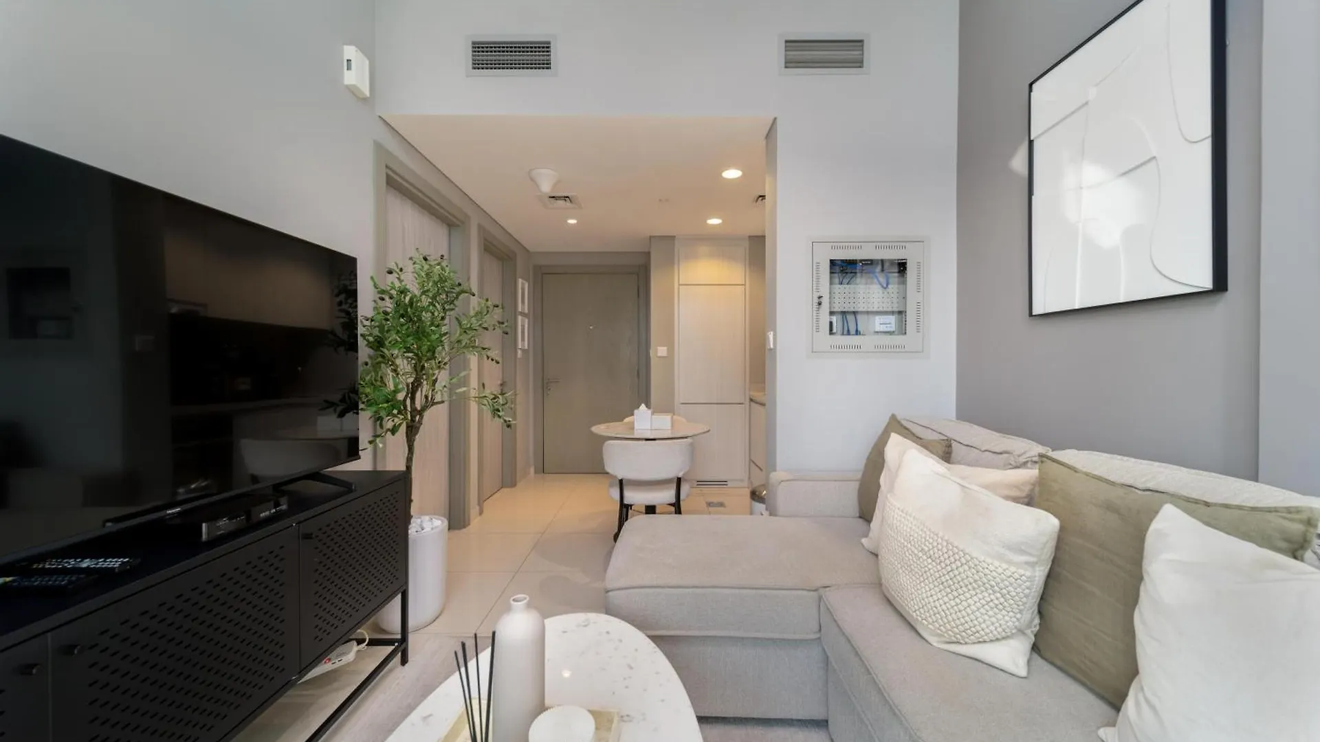 Stylish 1-Bed Retreat In Zada Tower Business Bay Apartment Dubai 0*,
